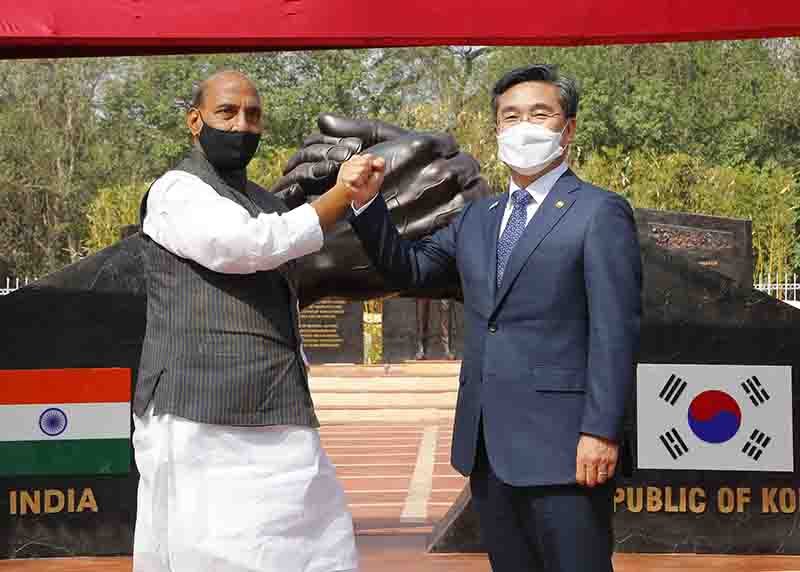 Raksha Mantri Rajnath Singh and Minister of Defence of Republic of Korea Suh Wook jointly inaugurating the India-Korea Friendship Park at Delhi Cantonment, on Friday, 26 March 2021. Mr Suh Wook is in New Delhi for bilateral talks on Defence Cooperation.