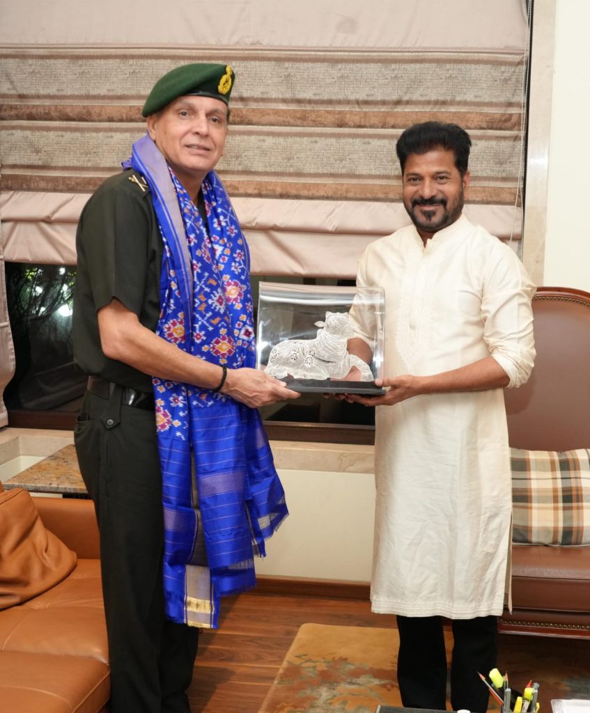 Army Commander Southern Command Holds Strategic Meeting with Chief ...